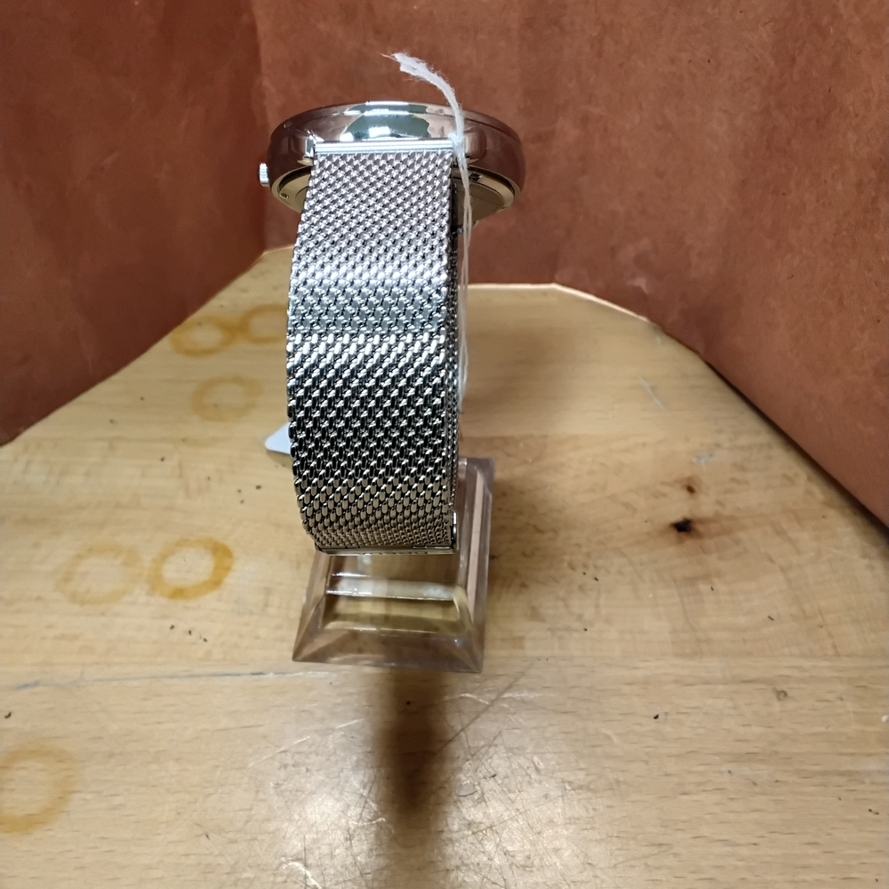 Black Dial Silver Mesh Men's Watch - Picture 6 of 10